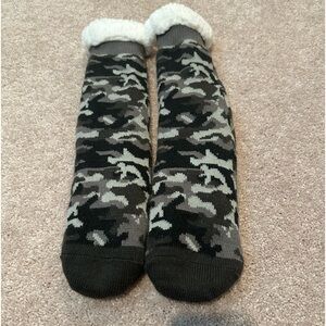 Black camo plushfill slipper socks